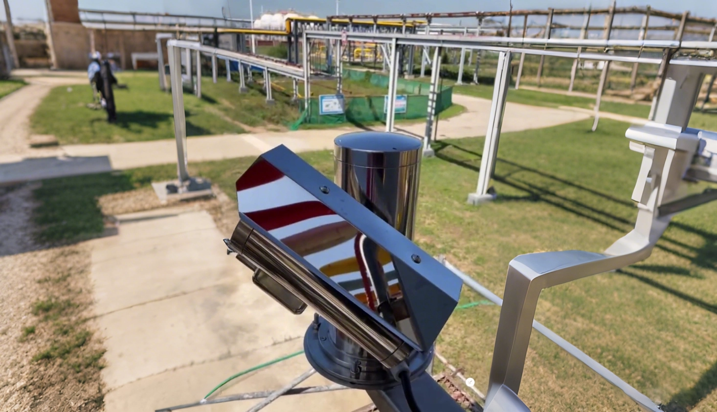 laser bird deterrent PTZ camera for agriculture and solar farm protection